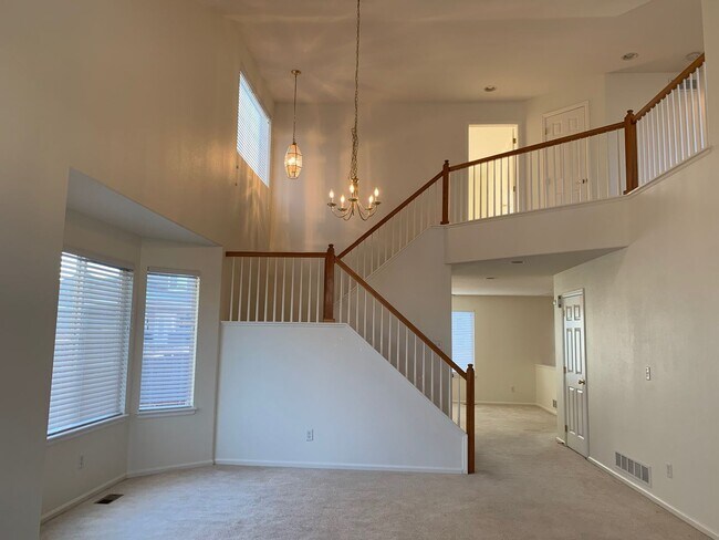 Building Photo - 1615 Red Mountain Dr