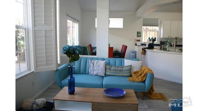 Foto del edificio - 1137 Scenic Park Terrace