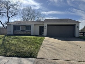 Building Photo - 332 Navajo Dr