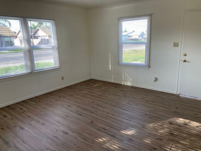 Building Photo - Charming 1 Bedroom apartment in SE Visalia!