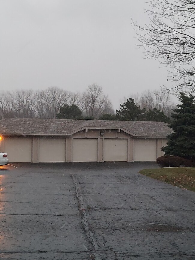 Single Car Garage - 5615 Baronswood Cir