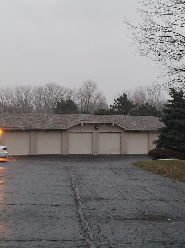 Single Car Garage - 5615 Baronswood Cir
