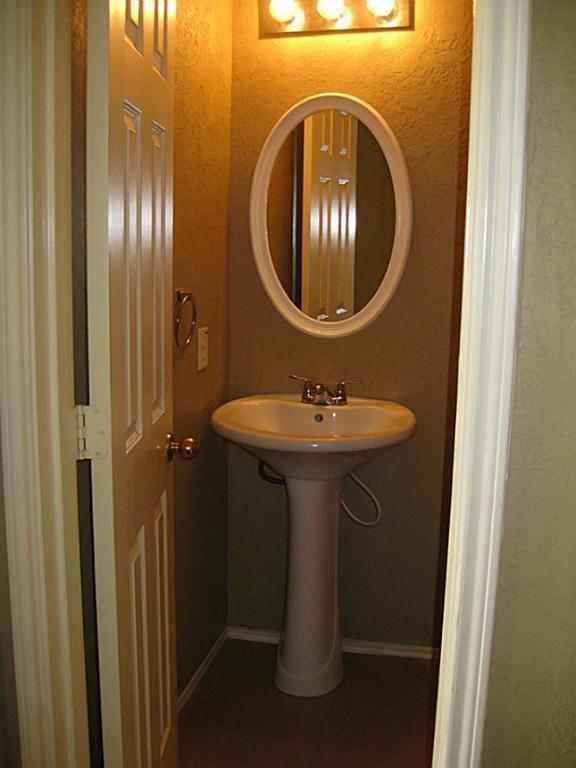 Building Photo - 4014 Coral Shadows Dr