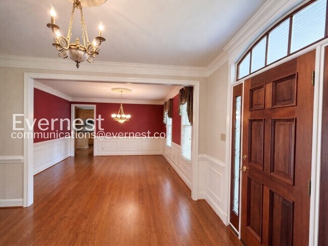 Foto del edificio - Spacious Living with Modern Amenities: Off-Street Parking, Deck, and Patio | Available Now!