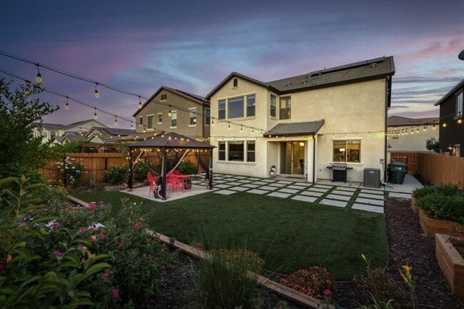 Building Photo - Copper River Canvas on the Bluffs! 4B/3BA ...