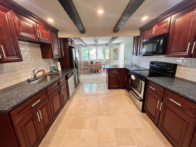 Building Photo - 95 Holly Hill Cir