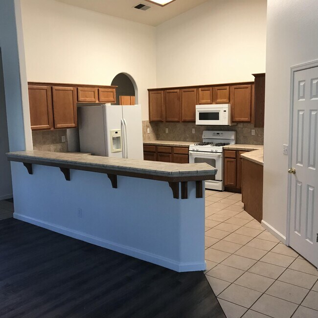 Building Photo - 2219 Lorena Ave