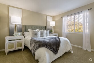 1BR, 1BA - 750SF - Sherwood at Iron Point