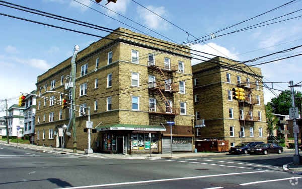 Building Photo - 1305 Clinton