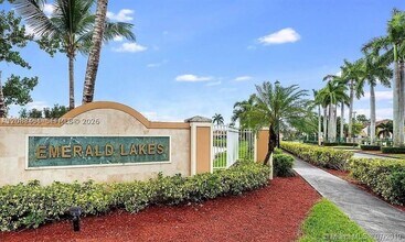 Building Photo - 833 SW 148th Pl