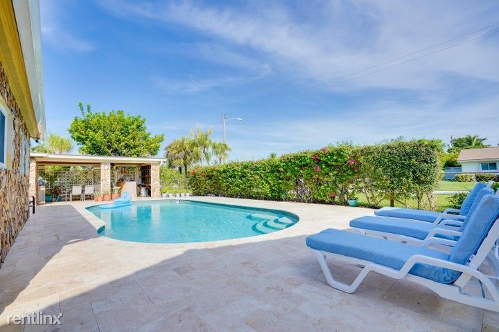 Foto principal - 3 br, 2 bath House - 454 NE 43rd St