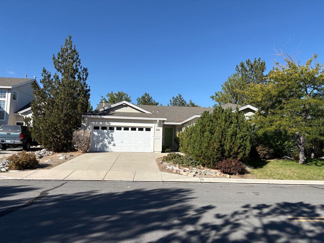 Primary Photo - very nice 3 bedroom in North Valleys