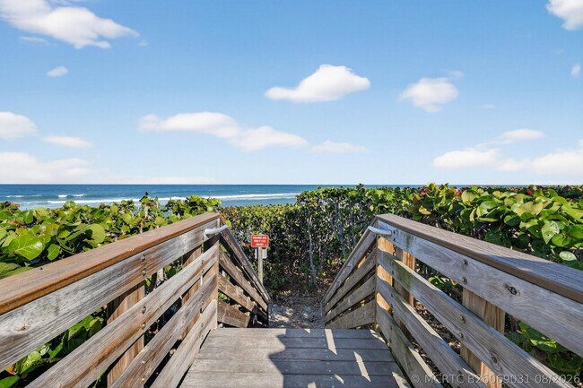 Building Photo - 1300 Jimmy Buffett Mem Hwy