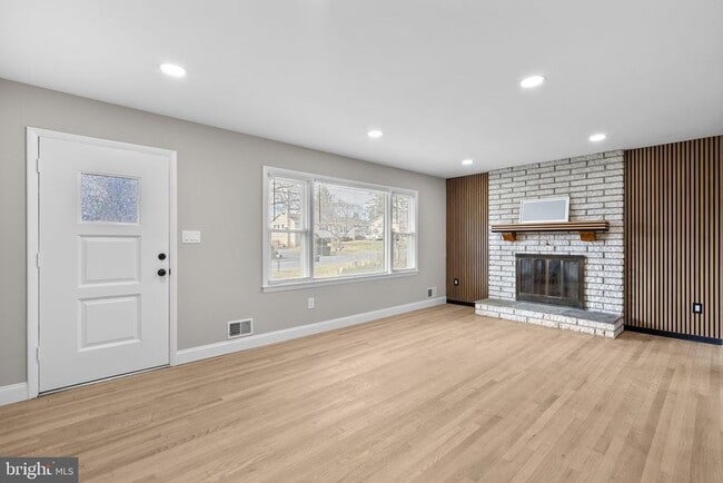 Building Photo - 3887 Shadywood Dr
