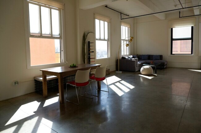 Photo - 738 S Los Angeles St Apartment