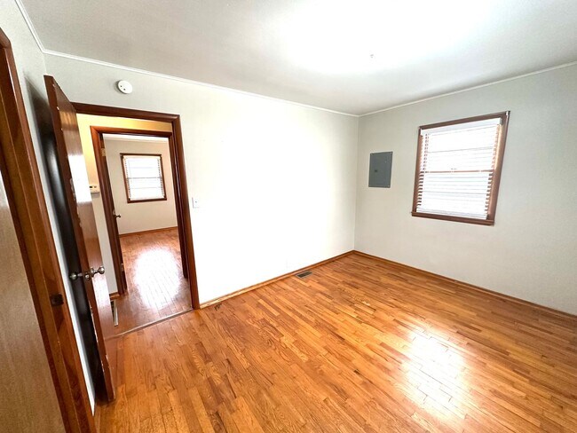 Foto del edificio - 3 BEDROOM 1 BATH IN JOPLIN-$1200 RENT-$1200 DEPOSIT