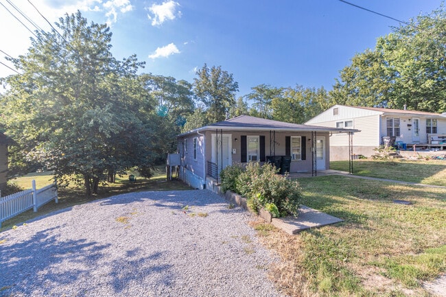 Building Photo - 2807 Flora Dr