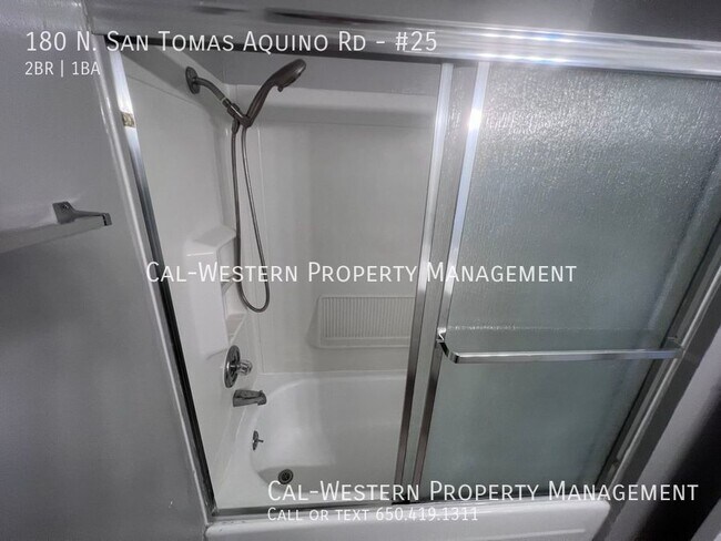 Building Photo - Corner unit, upstairs 2/1 apartment near W...