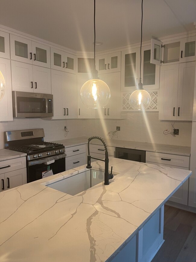 Building Photo - 6110 Ridge Ave