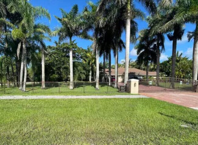Foto del edificio - 9117 Mandarin Blvd