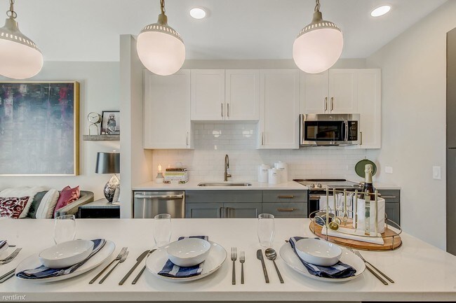 Foto del edificio - 2 br, 2 bath Apartment - 114 W 7th St 1,146