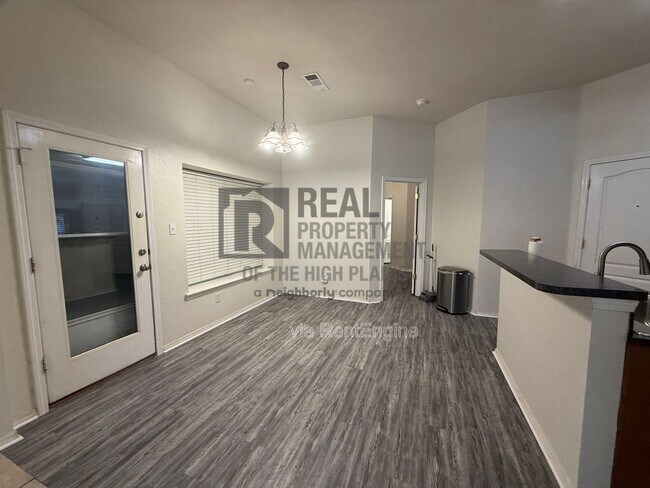 Foto del edificio - 1004 Pikes Peak Dr