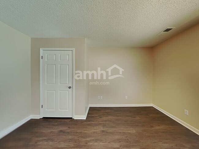 Building Photo - 8880 Forest Breeze Drive