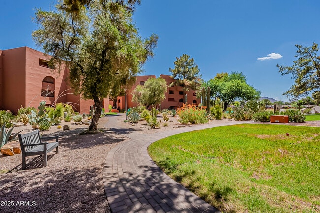 Foto del edificio - 4303 E Cactus Rd