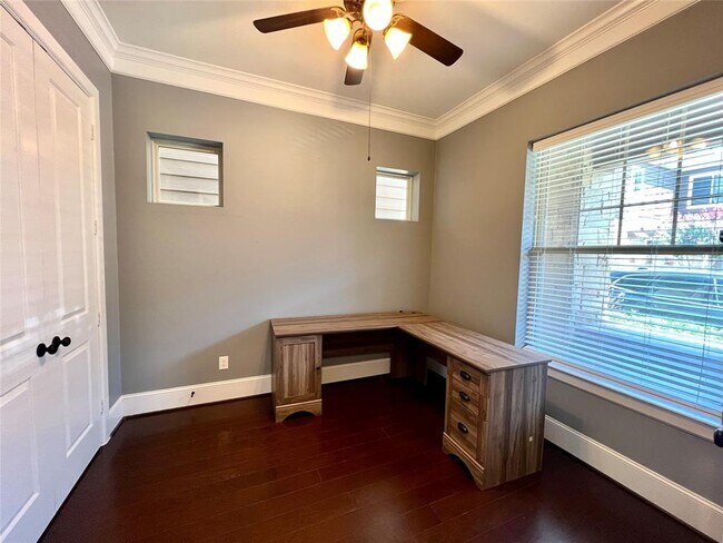 Foto del edificio - 8832 Ashbloom Ln