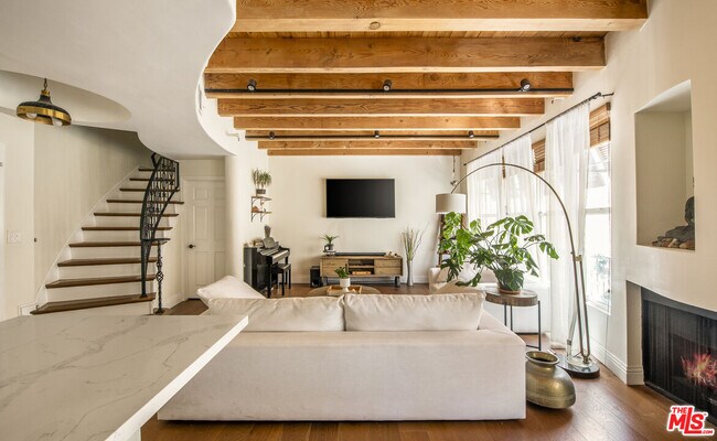 Building Photo - 4360 Ventura Canyon Ave