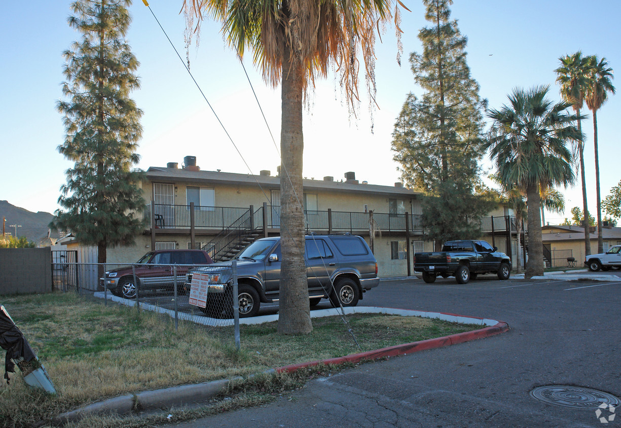 Primary Photo - 840 E Townley Ave