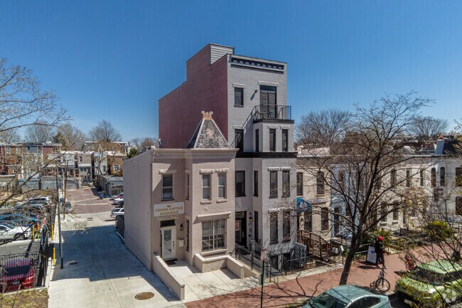 Building Photo - 611 2nd St NE