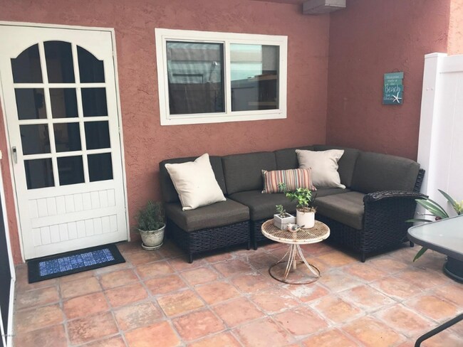 Foto del edificio - 2821 E Harbor Blvd