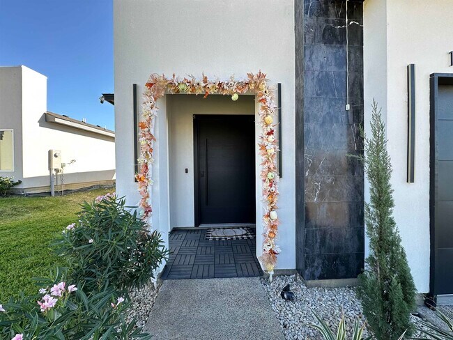 Building Photo - 1717 Cordova Dr