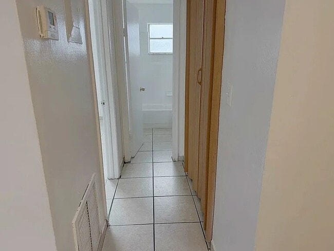 Foto del edificio - 525 NW 62 Ave