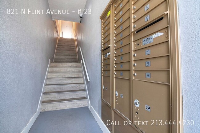 Building Photo - 821 N Flint Ave
