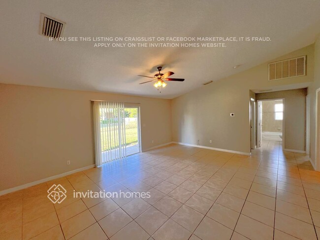 Foto del edificio - 931 SW Gaitor Ave