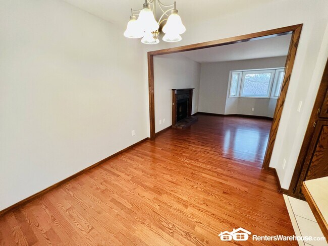 Foto del edificio - 7575 Lanewood Ln N