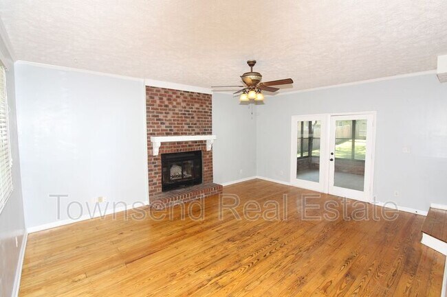 Foto del edificio - 5827 Hibernia Dr