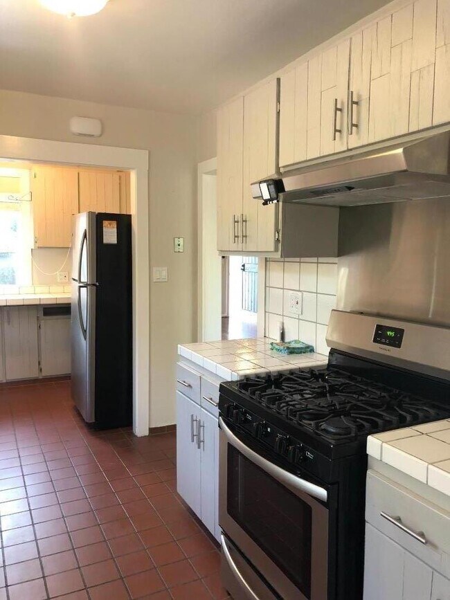 Building Photo - 474 Quartz St