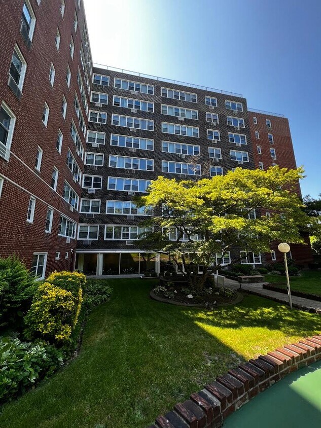 16420 Highland Ave Unit 4W, Queens, NY 11432 Room for Rent in Queens