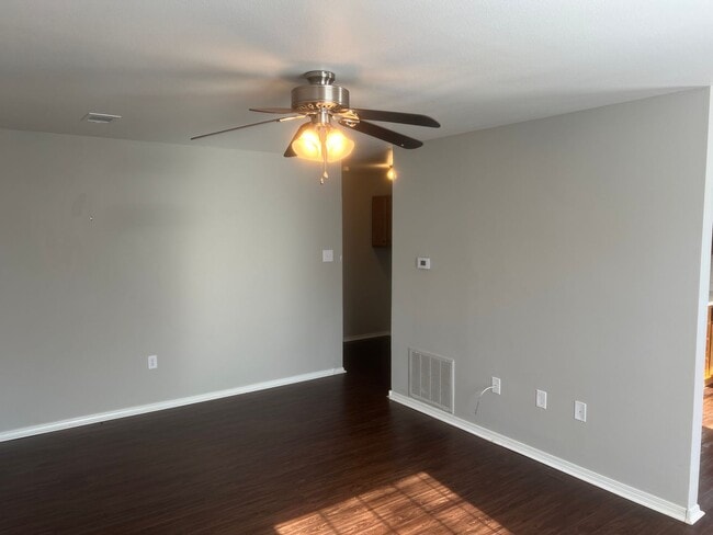 Foto del edificio - 2 Bed 1 Bath Duplex