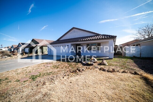Foto del edificio - 3832 E Suffock Ave