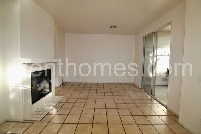 Building Photo - 10921 Sabre Hill Dr