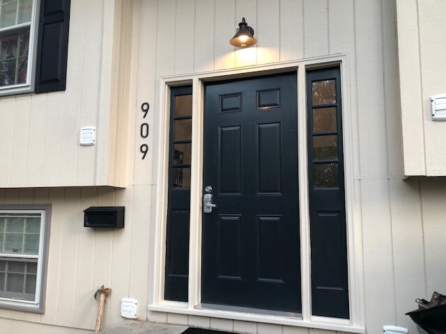 Building Photo - 909 Missouri St