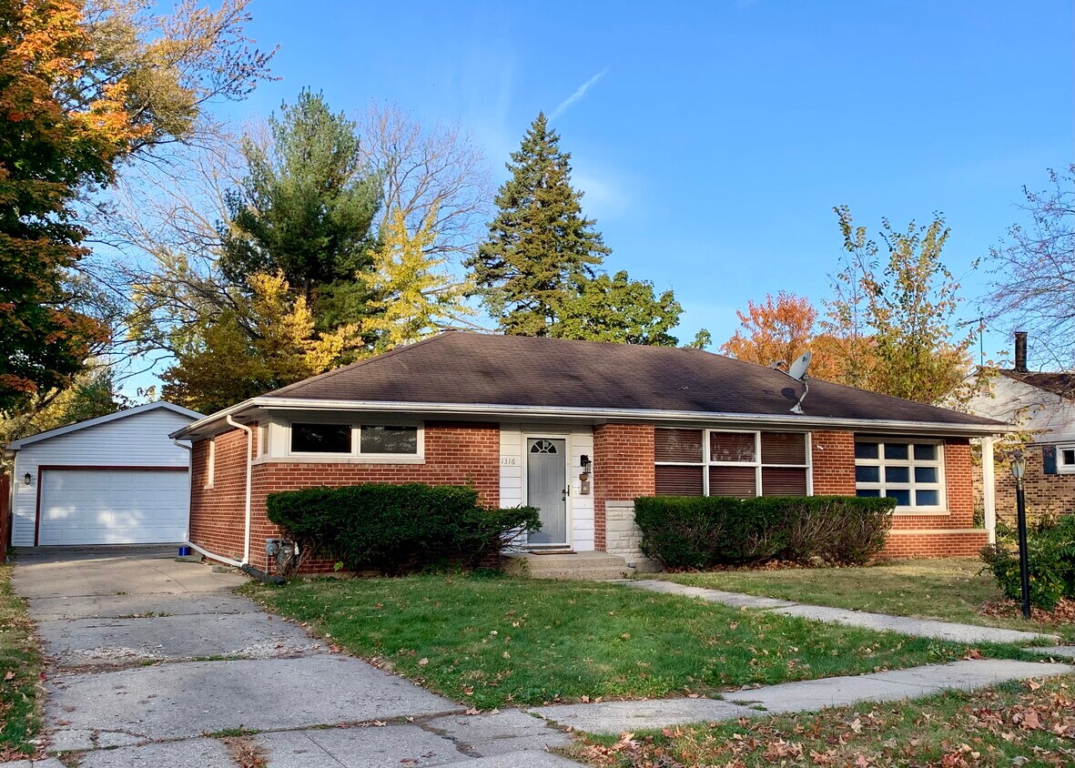 Primary Photo - 1316 Rebecca Dr