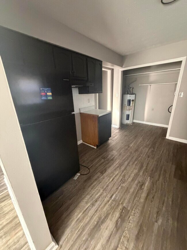 Foto del edificio - 301 Rebel Rd