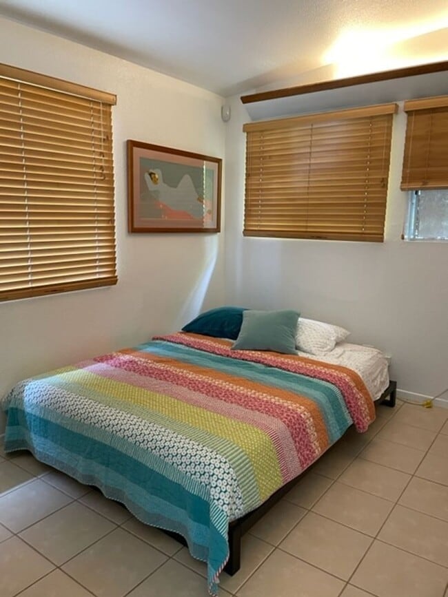 Building Photo - Single Level, Patio, Private W&D, Window A...