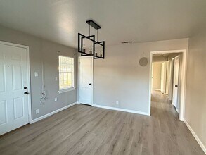 Building Photo - 2414 Millmar Dr