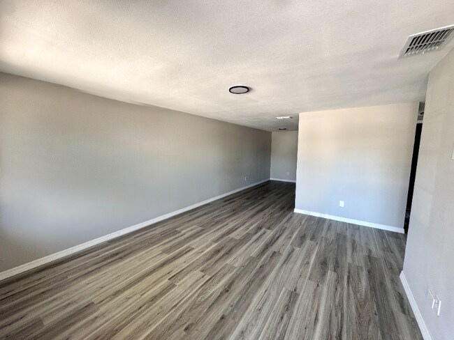 Foto del edificio - 5928-5930 13th St Ct E